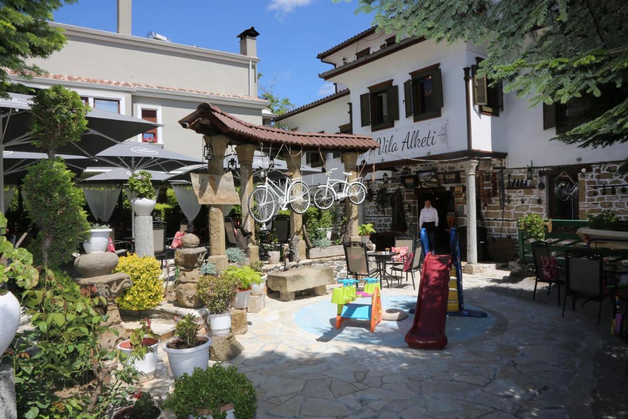 Alket * Korce